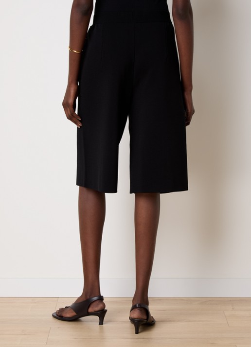 TOTEME Fijngebreide high waist regular fit korte broek met elastische band - achterkant zwart