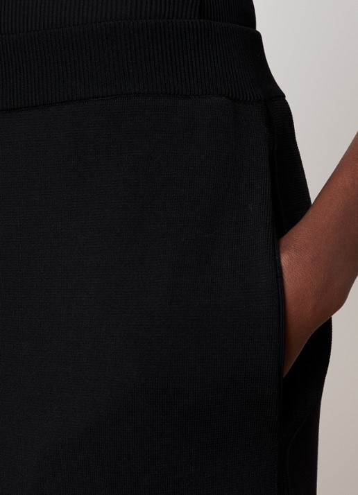 TOTEME Fijngebreide high waist regular fit korte broek met elastische band - detail 3 zwart