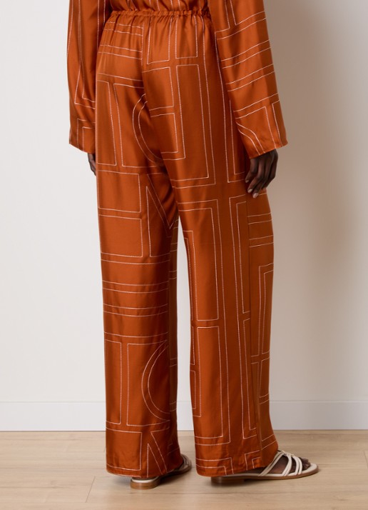 TOTEME High waist loose fit pantalon van zijde met logoborduring - achterkant 3 oranjebruin