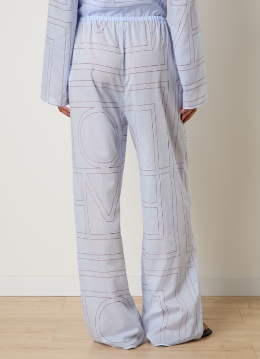 TOTEME Low waist wide fit broek met logoborduring - achterkant lichtblauw