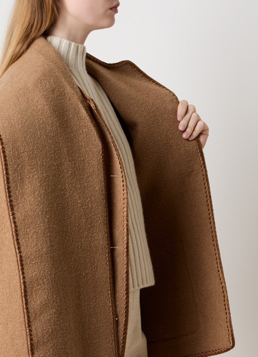 TOTEME Mantel in wolblend met sjaalkraag en opgestikte zak - detail 4 camel
