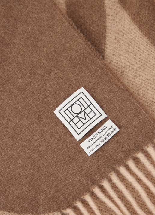 TOTEME Monogram sjaal van wol 200 x 50 cm - detail 3 lichtbruin