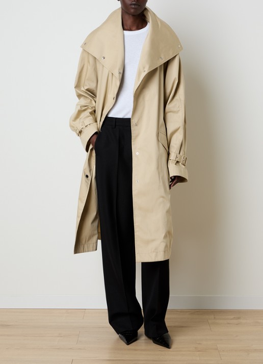 TOTEME Oversized trenchcoat met klepzakken en opstaande kraag - voorkant 2 beige