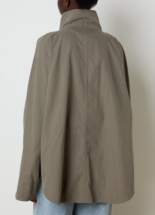 TOTEME Oversized windjack met steekzakken - achterkant bronsgroen
