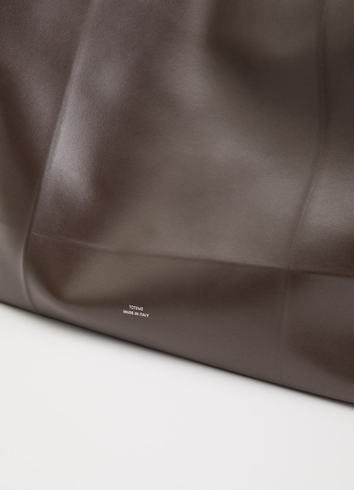 TOTEME Roam shopper van leer - detail 3 donkerbruin