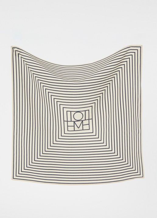 TOTEME Sjaal van zijde met streepprint 55 x 55 cm - voorkant 2 beige