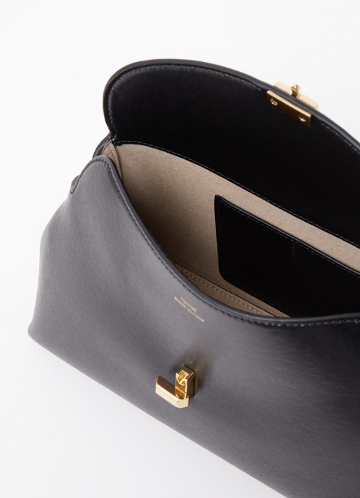 TOTEME T-Lock clutch van leer - detail 3 zwart