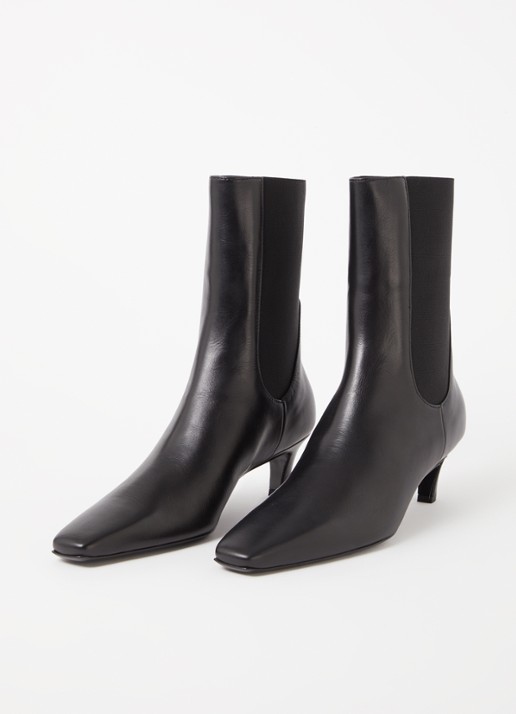 TOTEME The Mid Heel enkellaarsje van leer - detail zwart