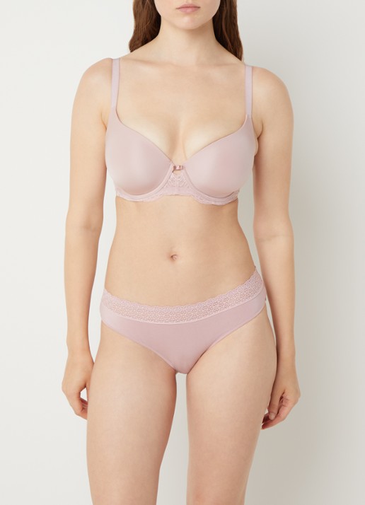 Triumph Amourette Charm voorgevormde T-shirt bh met kant details