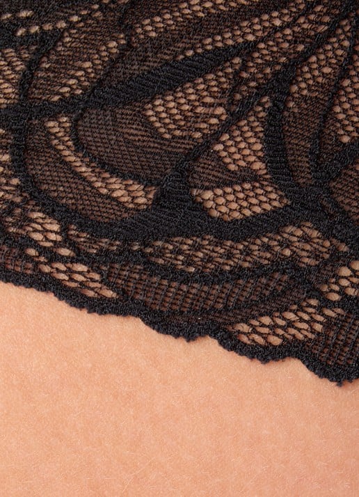 Triumph Body Make-Up Illusion high waisted naadloze tanga met kant - detail 4 zwart