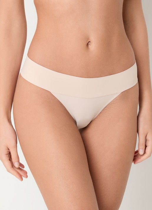 Triumph Body Makeup Illusion naadloze tanga - voorkant 4 creme