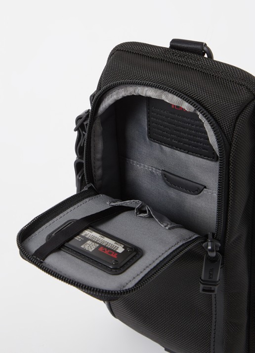 TUMI Alpha 3 Compact Sling crossbodytas met leren details - detail 2 zwart