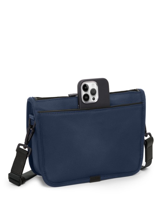 TUMI Crossbodytas met leren details en afneembare schouderriem - detail 2 donkerblauw