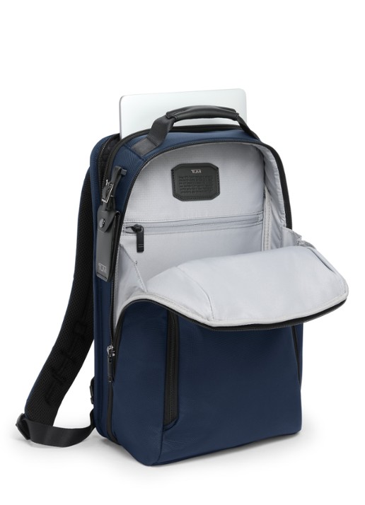 TUMI Rugzak met leren details en 16 inch laptopvak - voorkant 8 donkerblauw