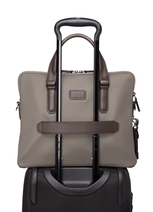 TUMI Sycamore businesstas met 14 inch laptopvak - achterkant 3 taupe