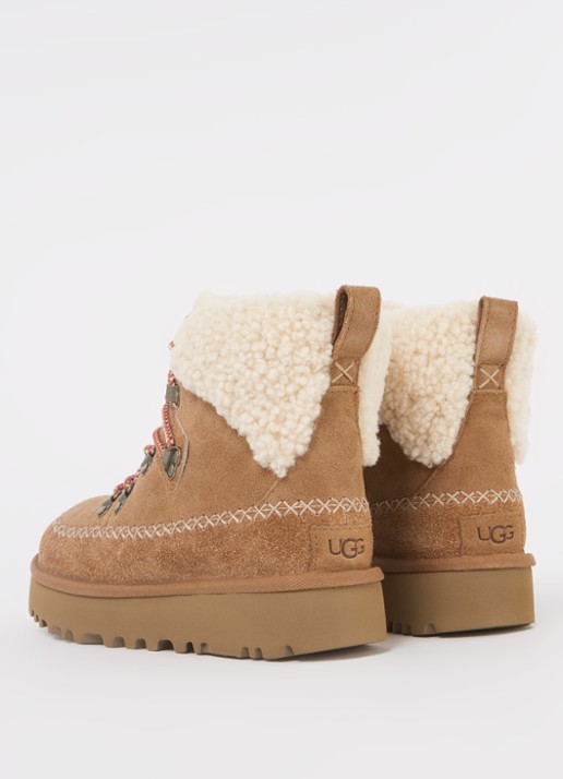 UGG Classic Alpine Lace-Up veterboot van suède - achterkant camel