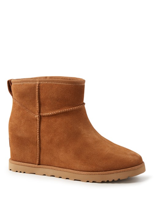 UGG Classic Femme Mini enkellaarsje van suède - voorkant kastanjebruin