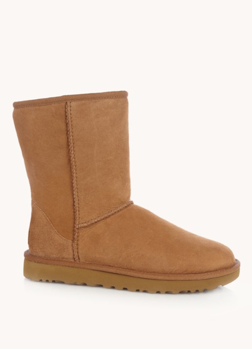 UGG Classic II Short enkellaarsje van suède