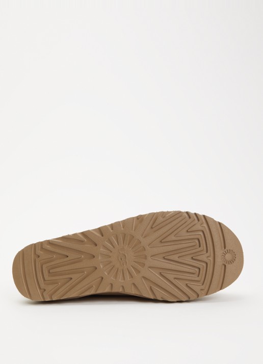UGG Classic Micro instapper van suède - detail 3 donkerbeige
