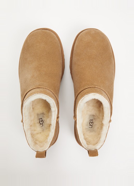 UGG Classic Micro instapper van suède - detail 2 roestbruin