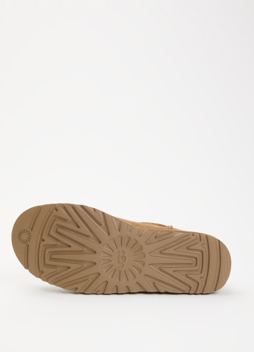 UGG Classic Micro instapper van suède - detail 3 roestbruin