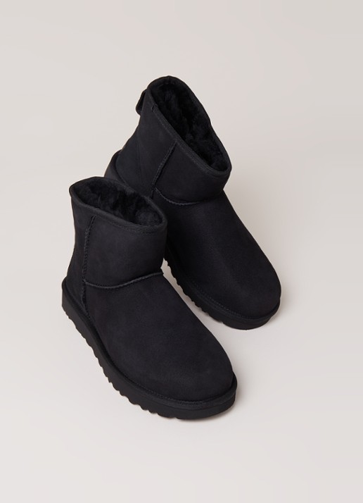 UGG Classic Mini II enkellaarsje van suède - detail 2 zwart