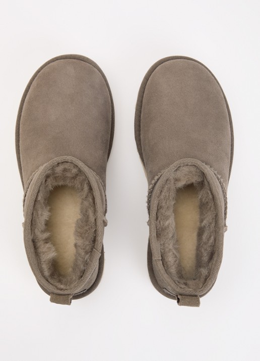 UGG Classic Ultra Mini enkellaarsje van suède - detail 4 taupe