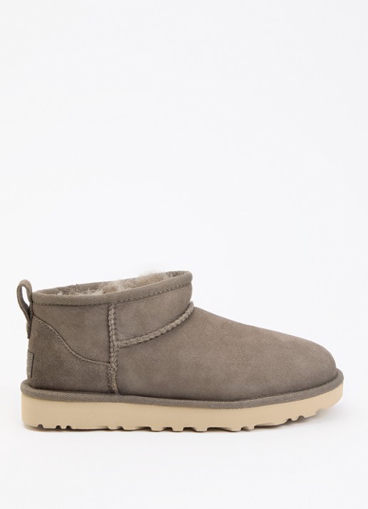 UGG Classic Ultra Mini enkellaarsje van suède - voorkant 2 taupe