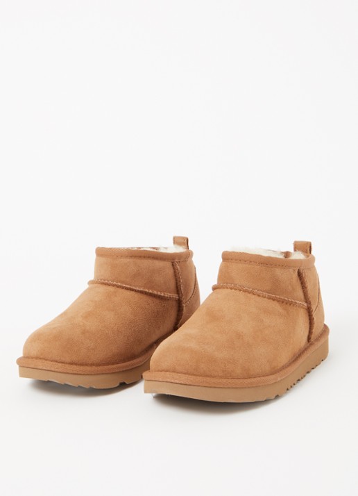 UGG Classic Ultra Mini enkellaarsje van suède - voorkant 2 camel