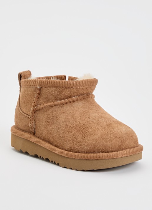 UGG Classic Ultra Mini enkellaarsje van suède