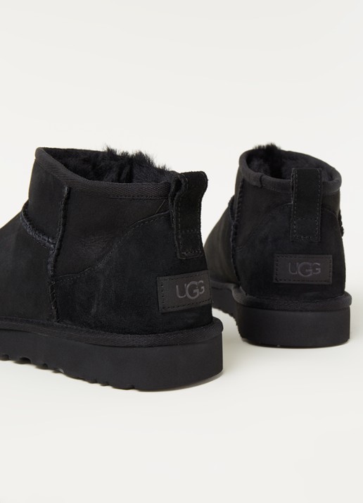 UGG Classic Ultra Mini enkellaarsje van suède - detail 2 zwart