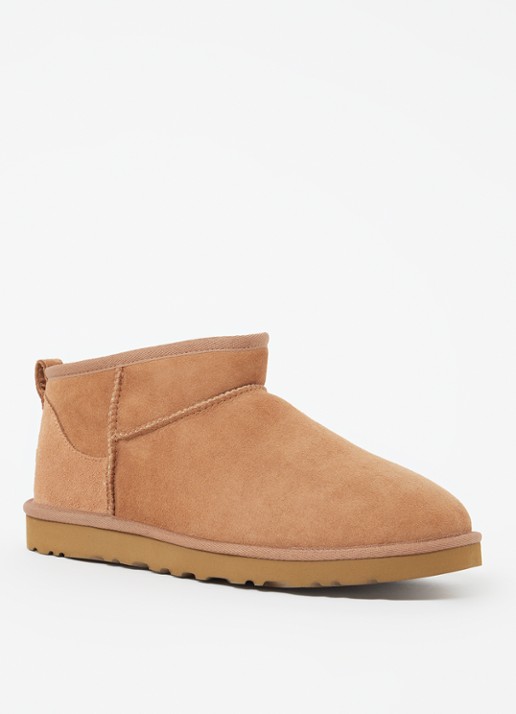 UGG Classic Ultra Mini enkellaarsje van suède