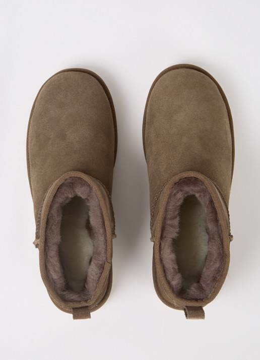 UGG Classic Ultra Mini enkellaarsje van suède - detail 4 taupe