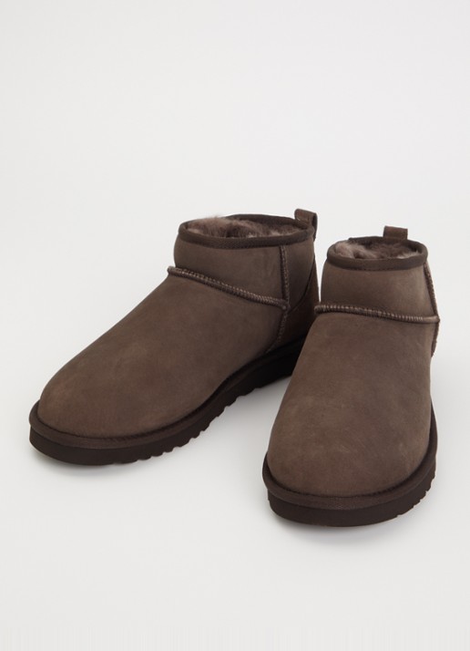 UGG Classic Ultra Mini enkellaarsje van suède - detail antraciet