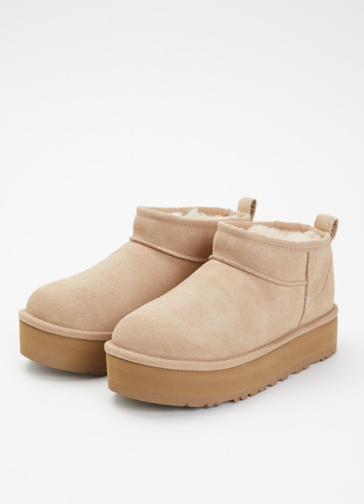 UGG Classic Ultra Mini Platform enkellaarsje van suède - voorkant 3 khaki
