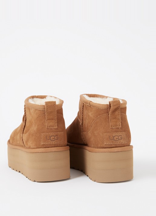 UGG Classic Ultra Mini Platform enkellaarsje van suède - detail 3 camel