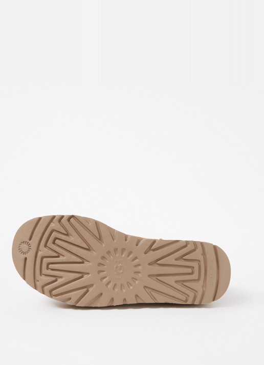 UGG Classic Ultra Mini Platform enkellaarsje van suède - detail 4 camel