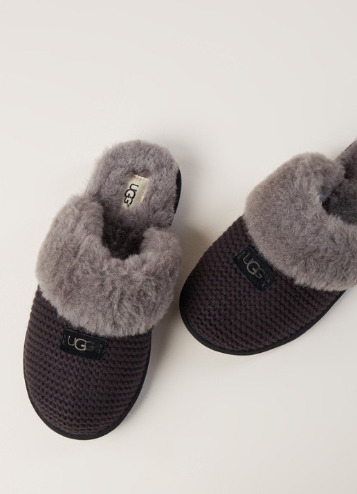 UGG Cozy Knit pantoffel met schapenvacht details - detail 4 zwart
