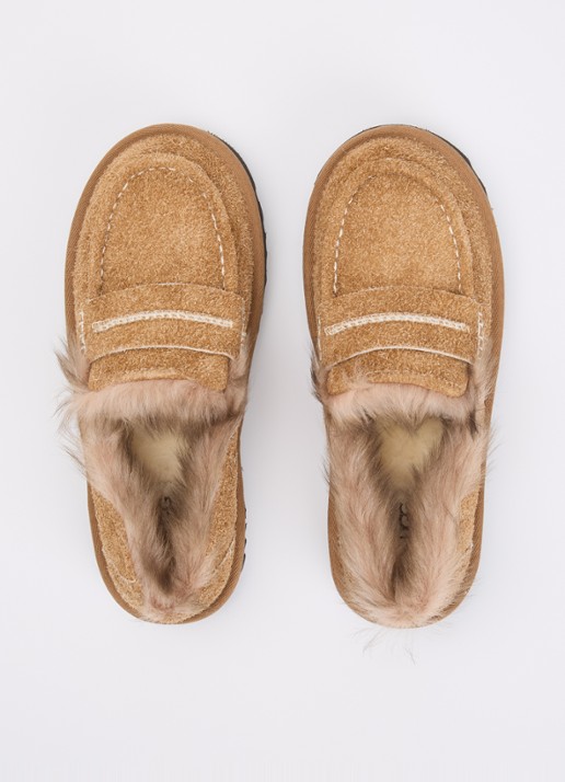 UGG Ellis loafer van suède met schapenvacht - detail 2 camel