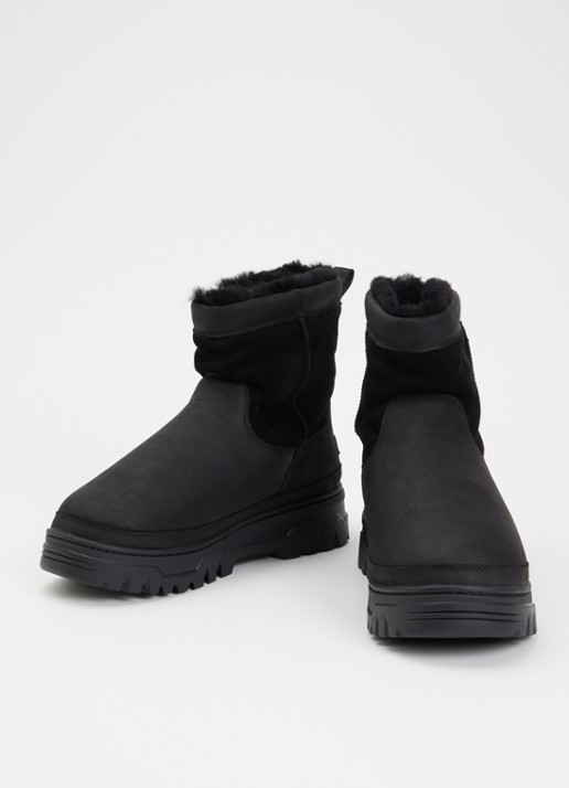 UGG Heritage enkellaars van suède - detail zwart