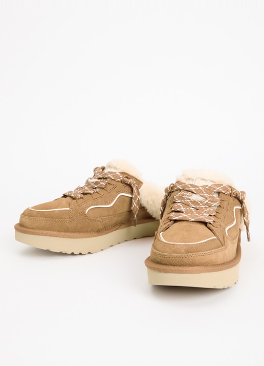 UGG Lowmel muiltje van suède - detail 2 camel