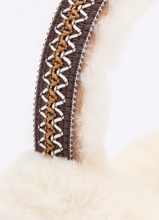 UGG Oorwarmers van schapenvacht - detail ivoor