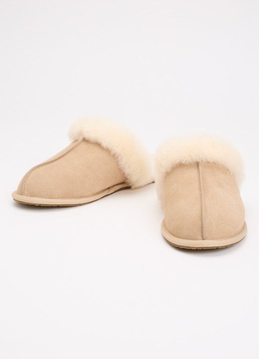 UGG Scuffette II pantoffel met schapenvacht - detail zand