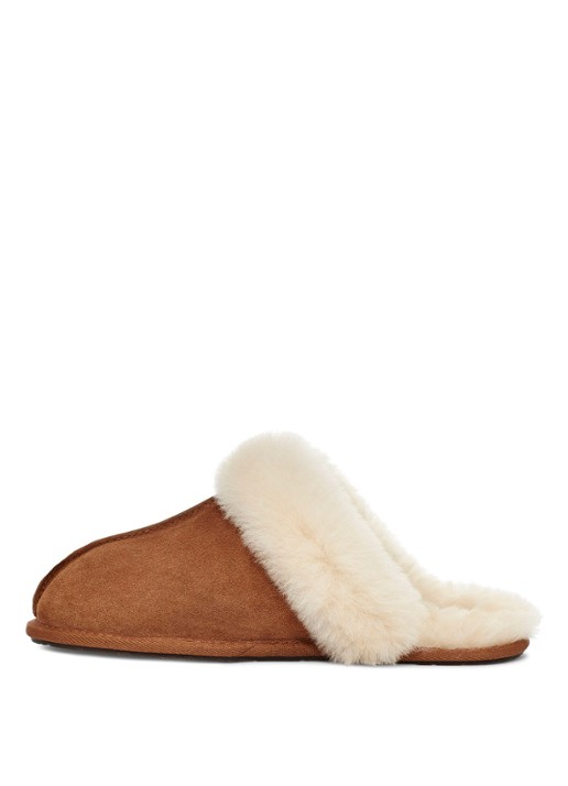 UGG Scuffette II pantoffel met schapenvacht - detail cognac