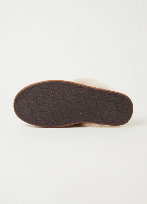 UGG Scuffette II pantoffel met schapenvacht - detail 4 cognac