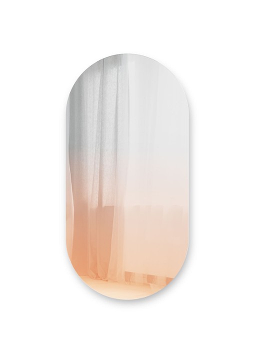 Umbra Misto wandspiegel 61 x 46 cm - voorkant 3 lichtoranje