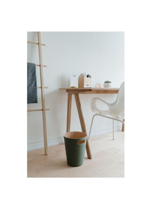 Umbra Woodrow prullenbak 7,5 liter - voorkant 2 legergroen