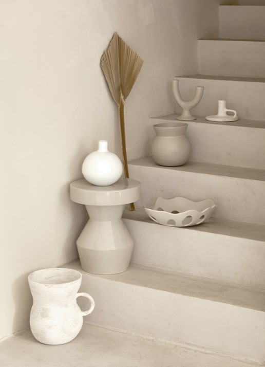Urban Nature Culture Sculptural bijzettafel 30 cm - voorkant 2 beige