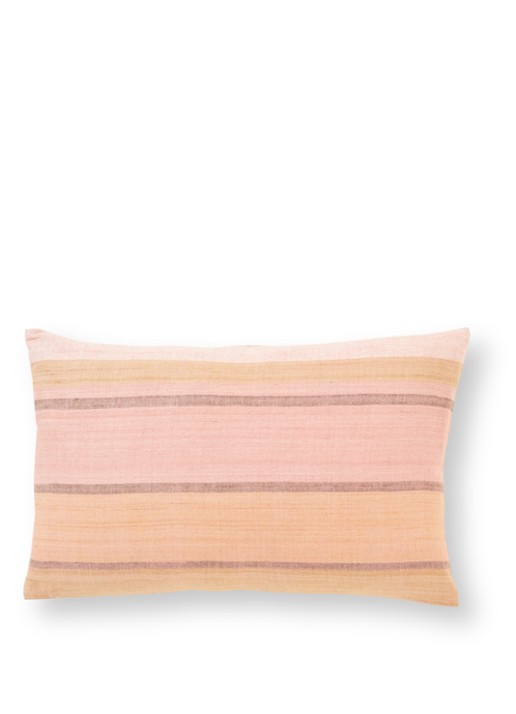 Urban Nature Culture Softness sierkussen 30 x 50 cm - voorkant roze