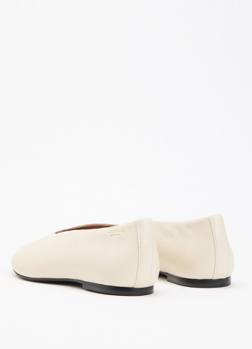 Vagabond Shoemakers Aleya ballerina van schapenleer - achterkant creme